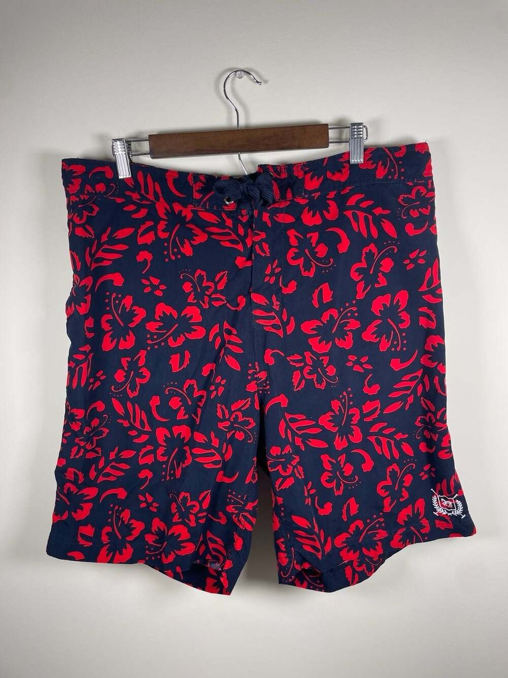 THRE3 Clothing Co. XXL Men's Red Floral Hibiscus Navy Blue Swim Trunks